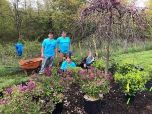 Charles Schwab corporate volunteers at SAVE animal shelter